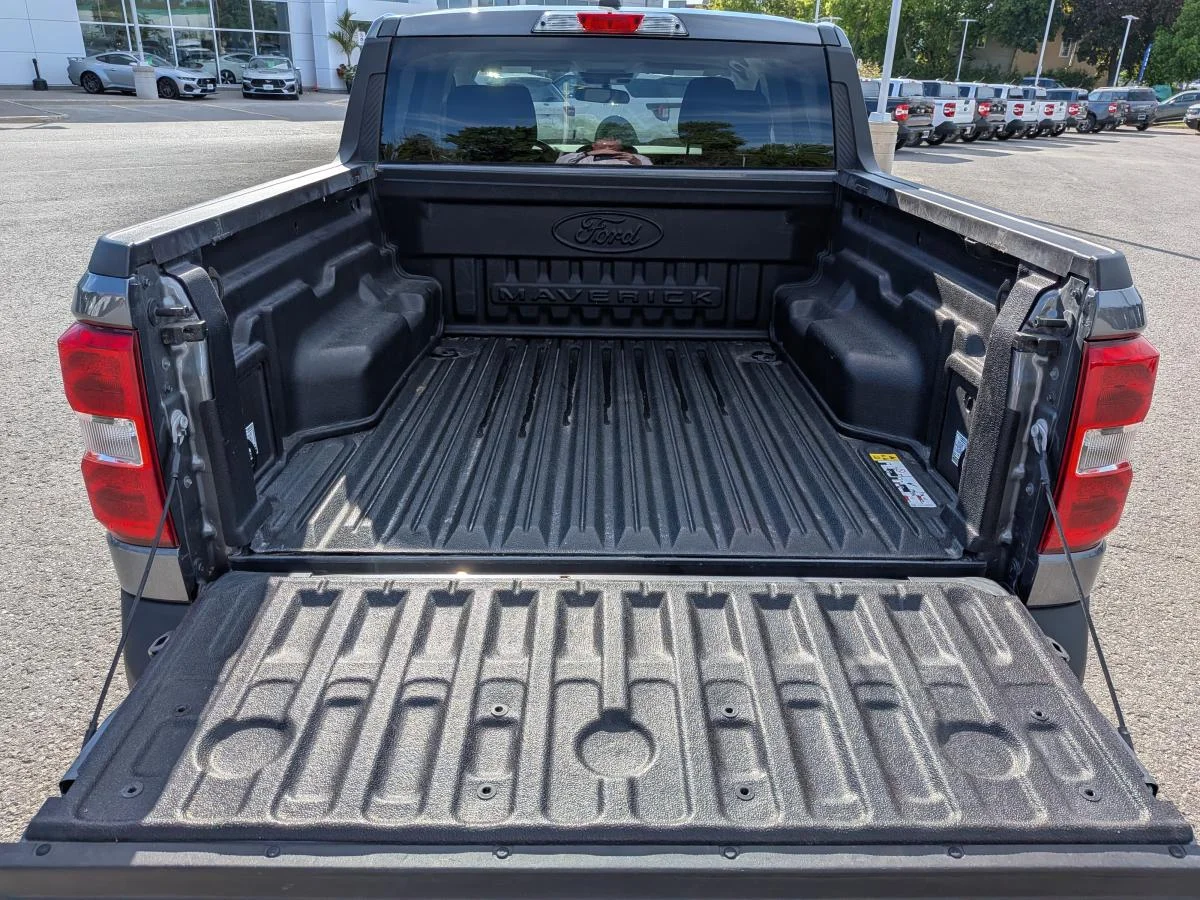 Used 2022 Grey Ford Awd Supercrew Xlt image 6