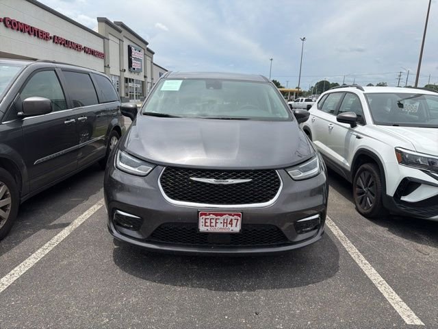 2023 Chrysler Pacifica Touring L's photo