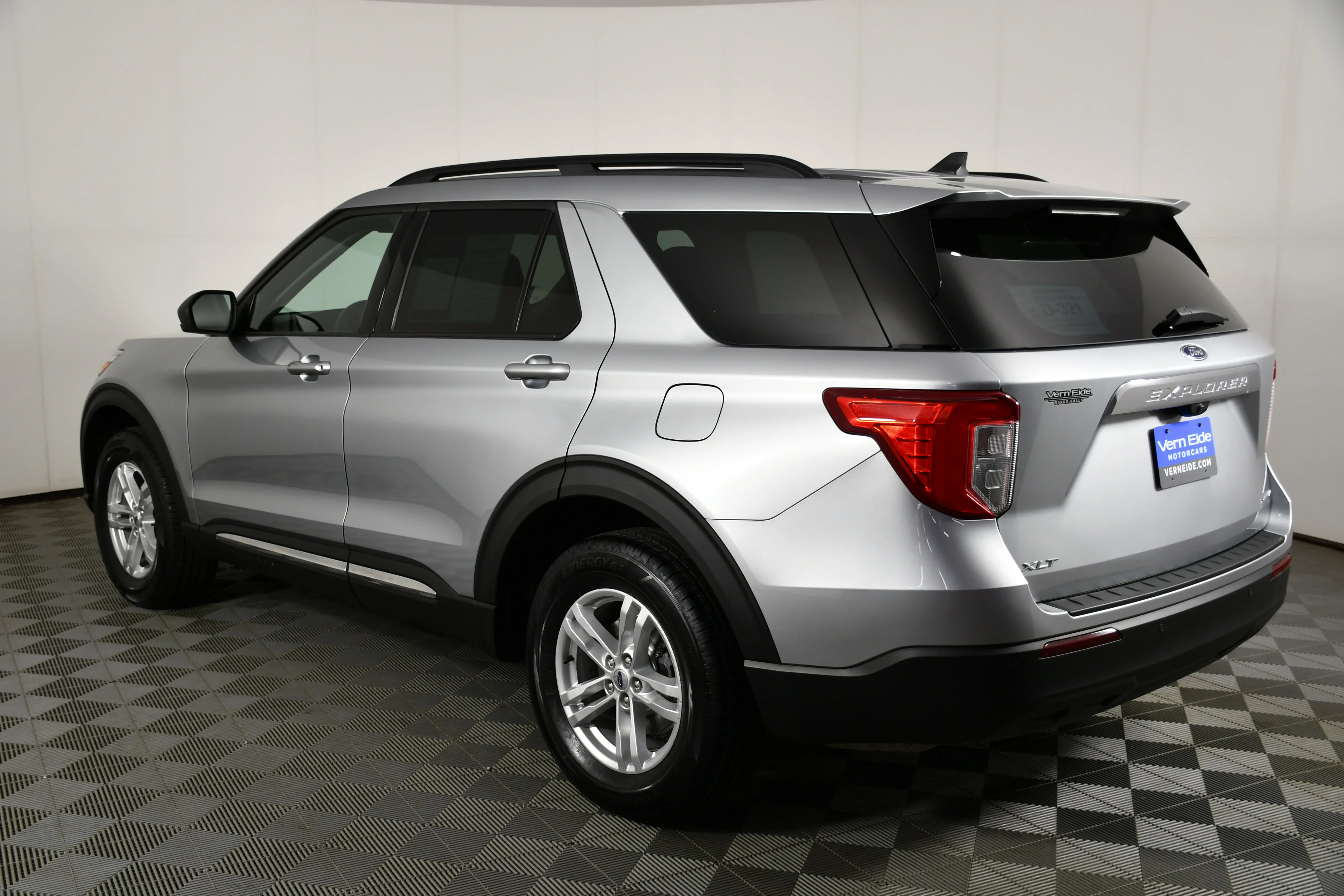 Used 2023 Silver Metallic Ford XLT image 8