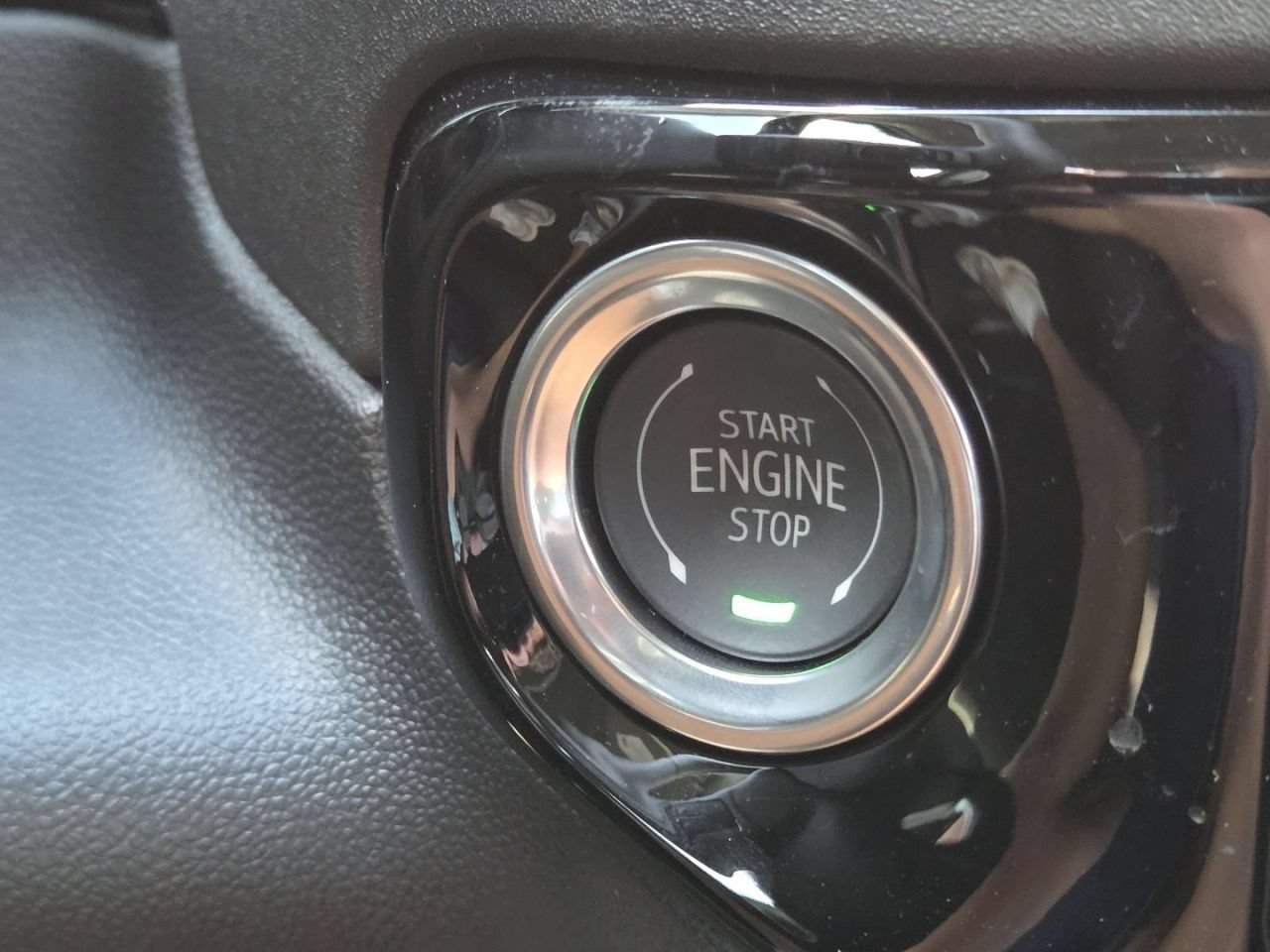 New 2026 Summit White GMC Elevation image 9