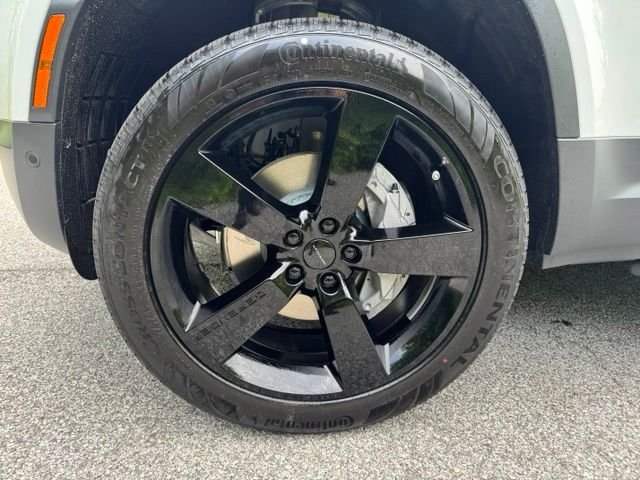 New 2026 Fuji White Land Rover S image 2