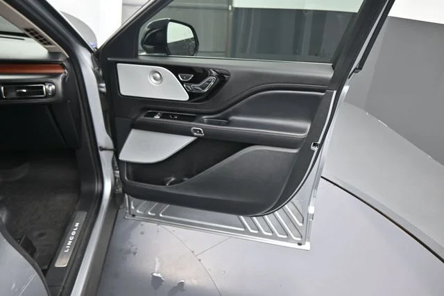 Used 2022 Silver Lincoln Grand Touring image 72