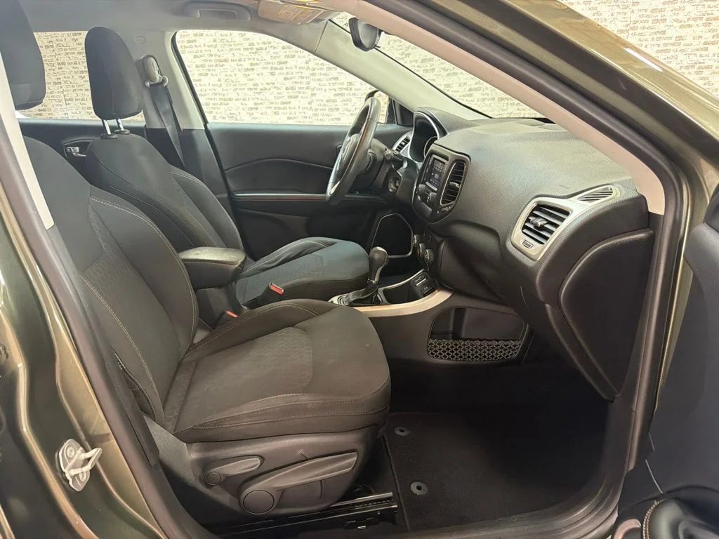 Used 2018 Olive Green Pearlcoat Jeep Sport image 11