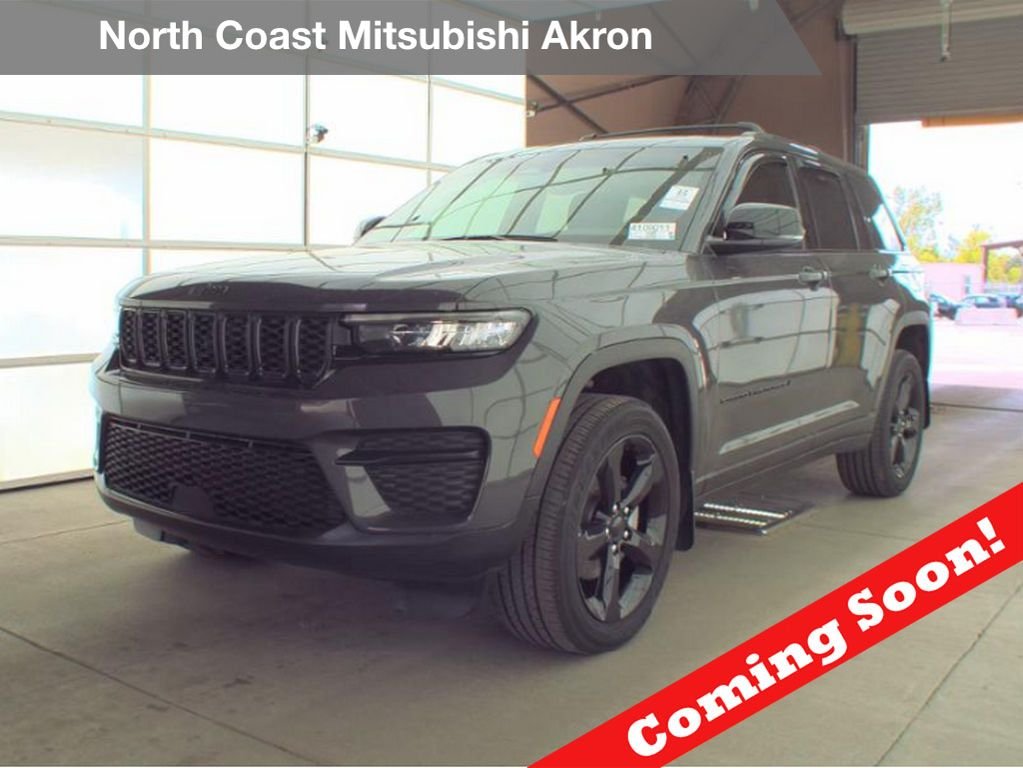 Used 2024 Gray Jeep Altitude X image 1