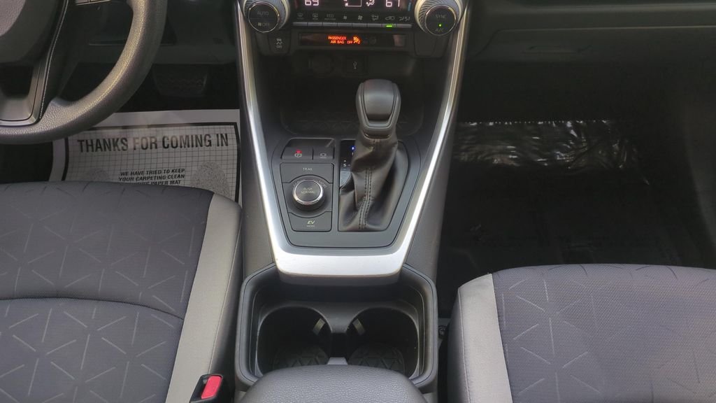 Used 2020  Toyota XLE image 15