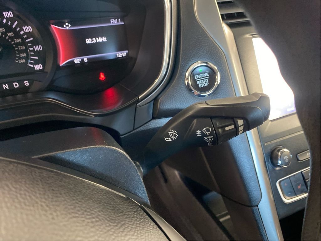 Used 2020 Blue Ford SE image 17