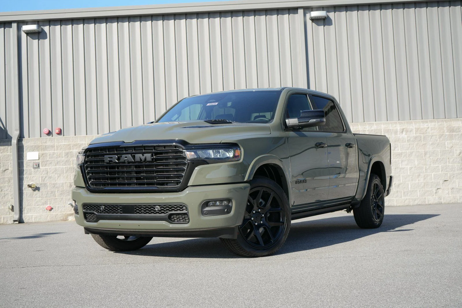 New 2026 Canyon Lake Exterior Paint RAM Laramie image 1