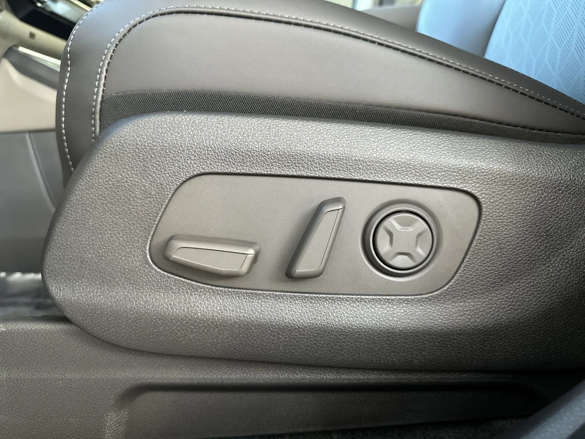 New 2026 Aurora Black Pearl Kia EX image 16