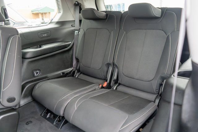 Used 2023 White Jeep Laredo image 7