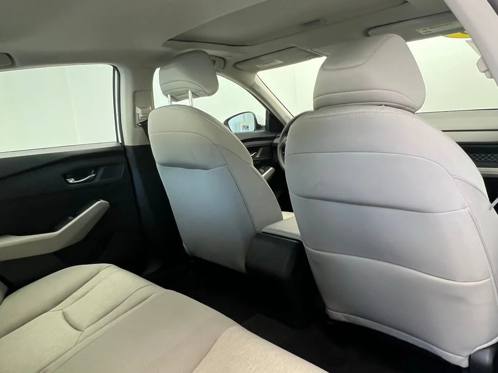 Used 2023 White Honda EX image 8