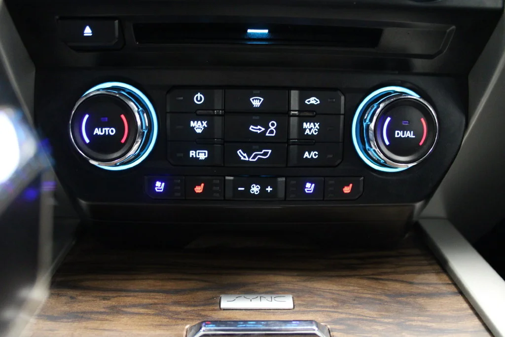 Used 2018 Shadow Black Ford Lariat image 34