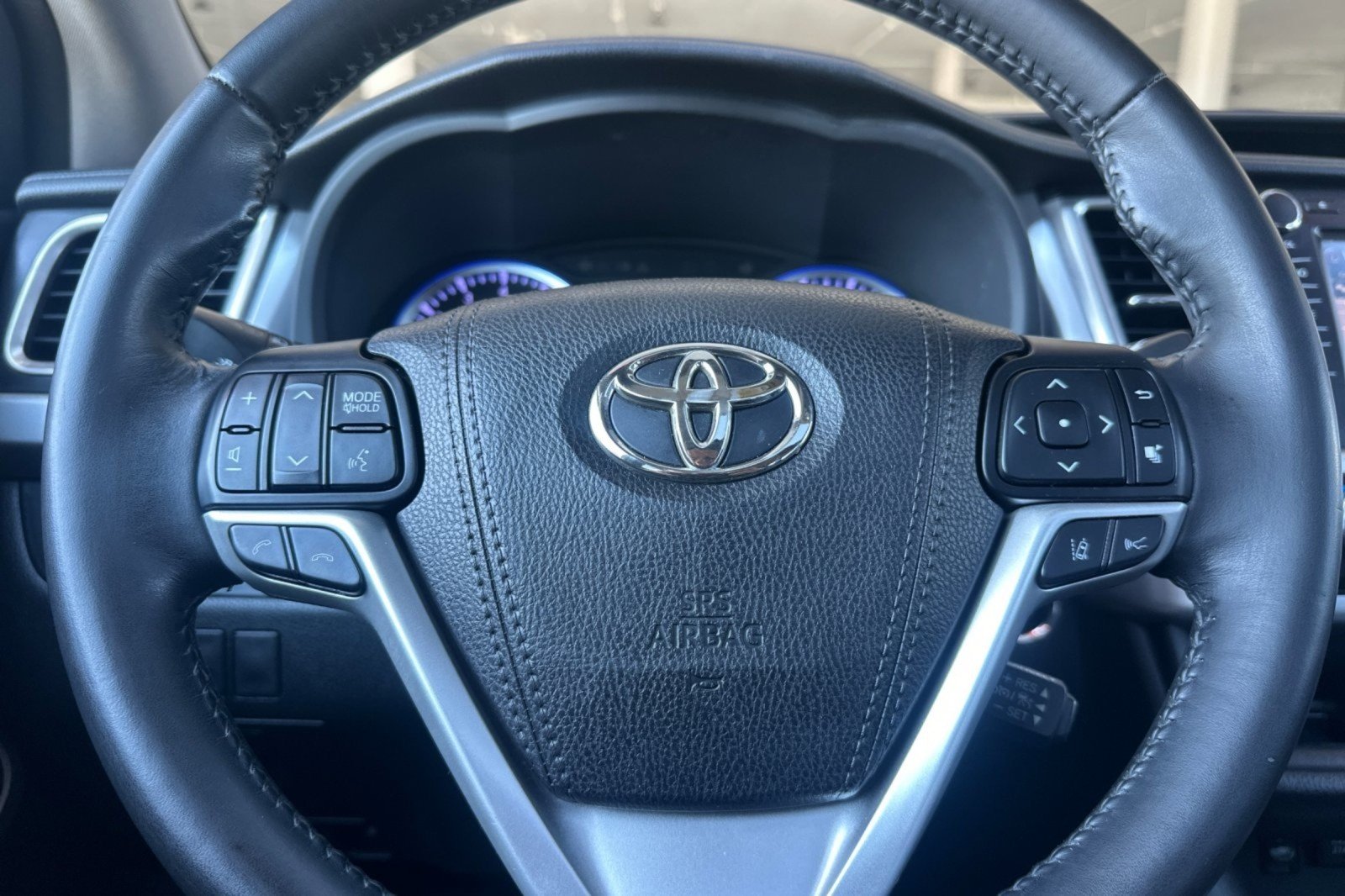 Used 2018 CELESTIAL SILVER MET Toyota SE image 24