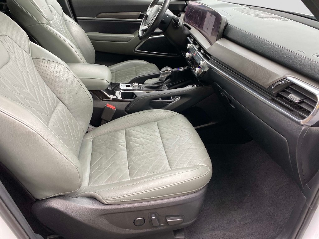Used 2023 White Kia SX X-Line image 27