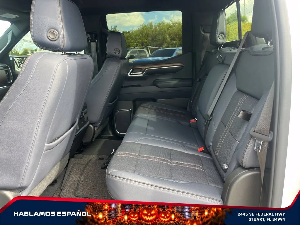 Used 2023 IRIDESCENT PEARL TRICOAT Chevrolet High Country image 11