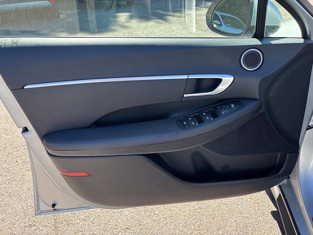 New 2026 Silver Hyundai SE image 9