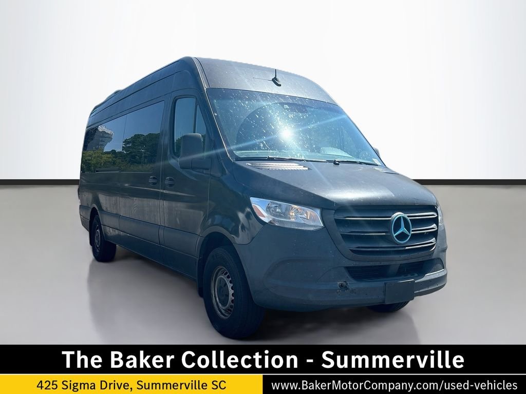 Used 2022  Mercedes-Benz Passenger 170 WB image 1