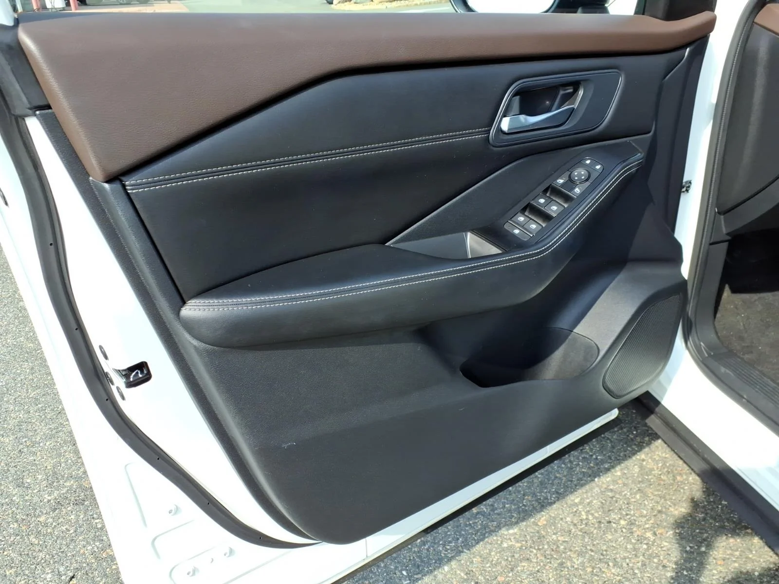 Certified Used 2023 Pearl White Tricoat Nissan SV image 10