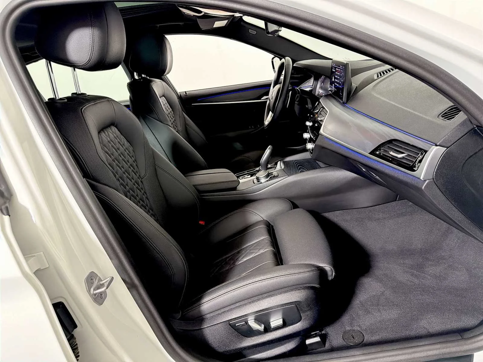 2023 BMW 5 Series 530i - Photo 24