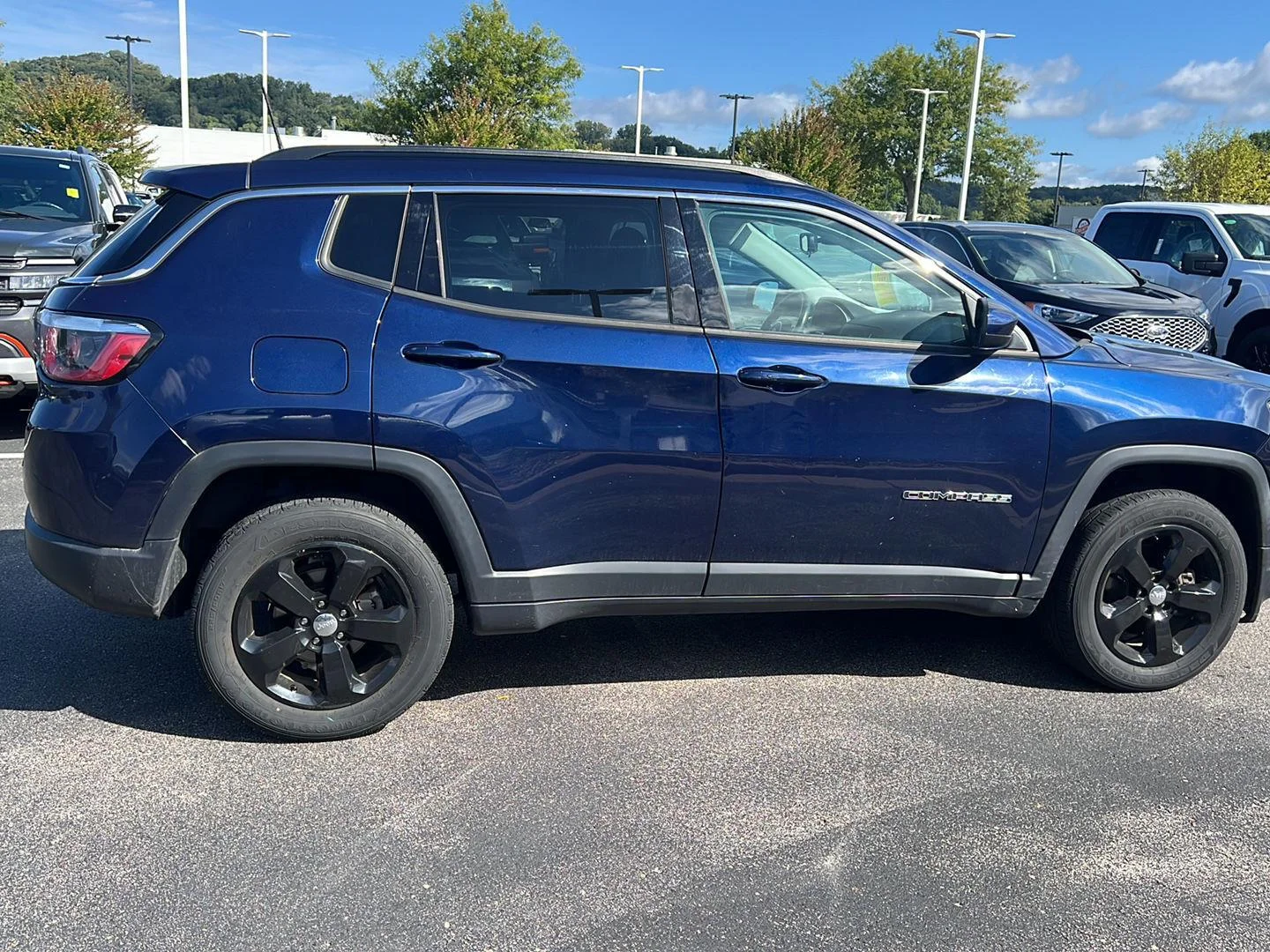 Used 2020 Jazz Blue Pearlcoat Jeep Latitude image 3