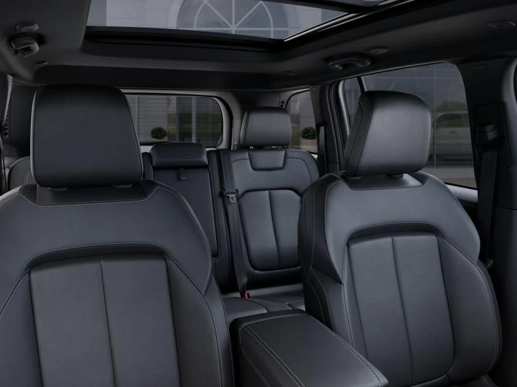 New 2025 Bright White Clear-Coat Exterior Paint Jeep Limited image 26