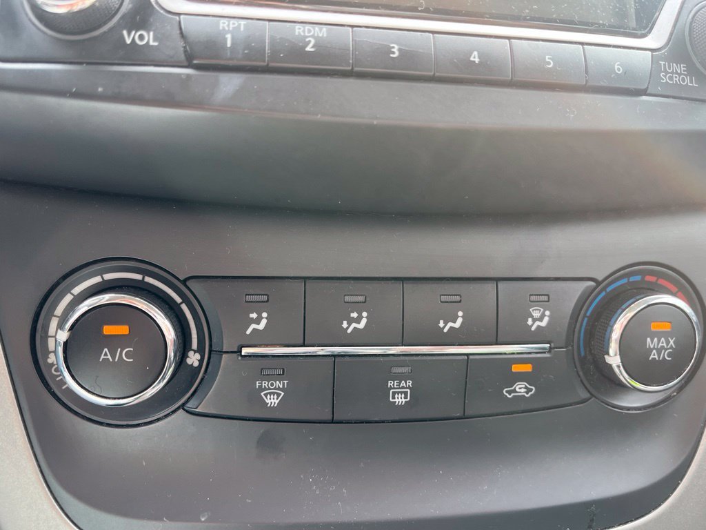 Used 2015 Silver Nissan SV image 18