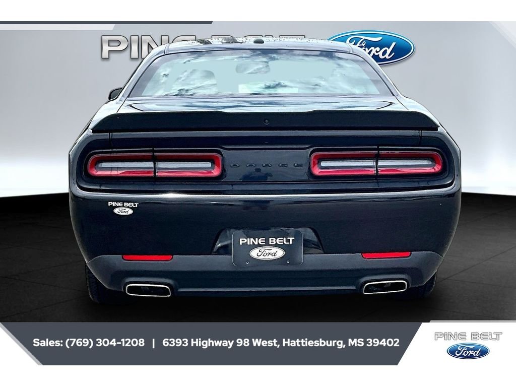 Used 2020 Pitch Black Clearcoat Dodge SXT image 4