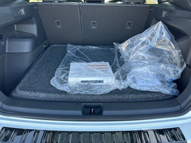 New 2026 Opal White W/Deep Black Roof Volkswagen 2.0T SE R-Line Black image 18