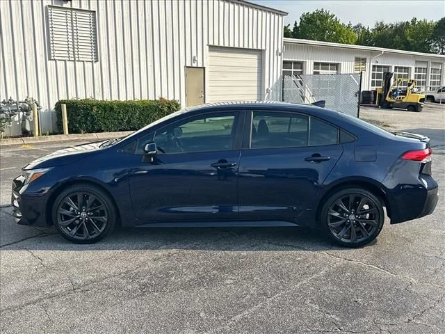 Used 2023  Toyota SE image 7