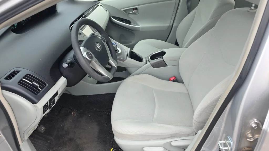 Used 2013 Silver Toyota Two image 17
