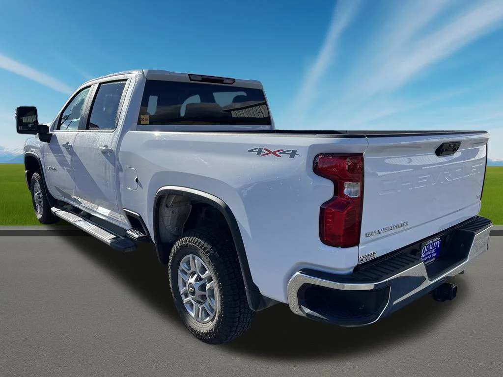 Used 2025 White Chevrolet LT image 7