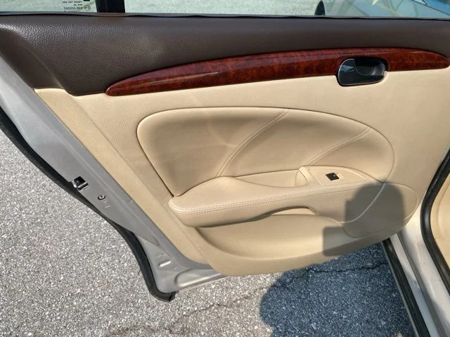 Used 2008 Gold Buick CXL image 19