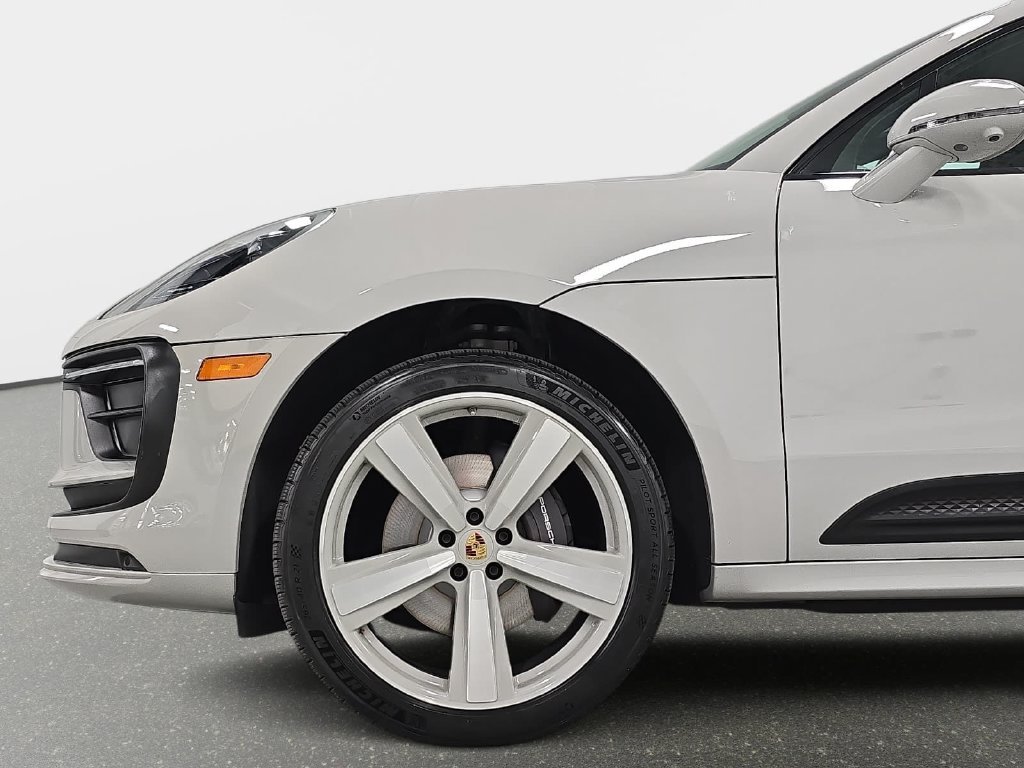 Certified Used 2023  Porsche  image 9
