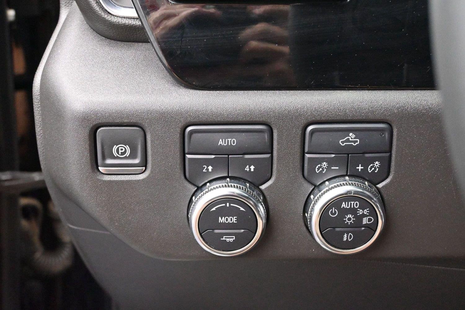 Used 2024 Onyx Black GMC Elevation image 25