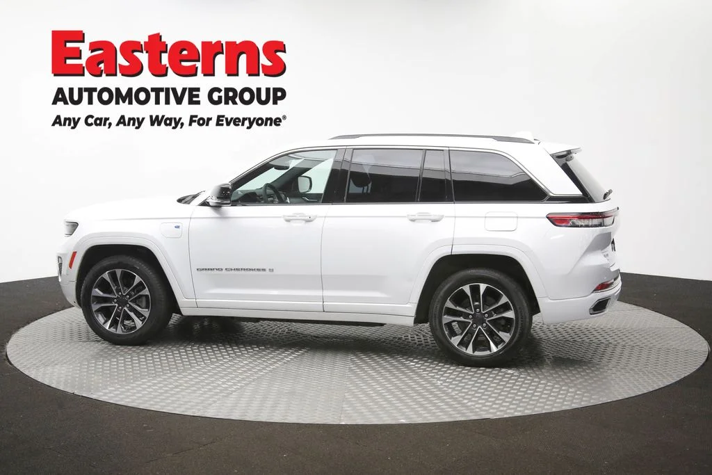 Used 2022 White Jeep Overland 4xe image 65