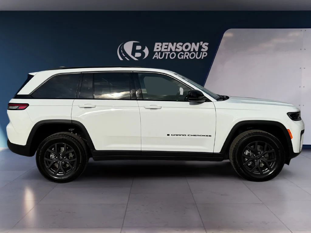 New 2027 White/off-white Jeep Laredo Altitude image 6