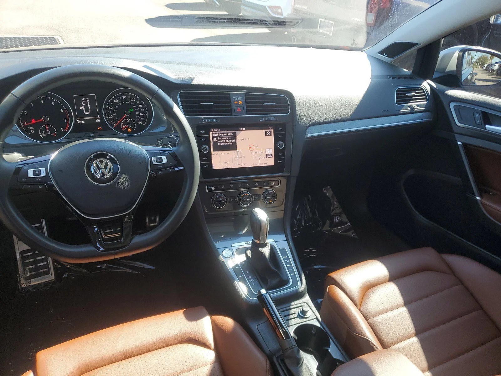 Used 2019  Volkswagen S image 24