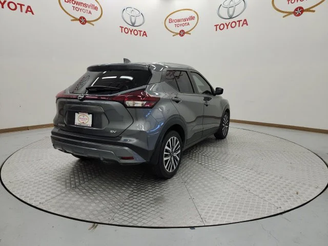 Used 2024 Gray Nissan SV image 8