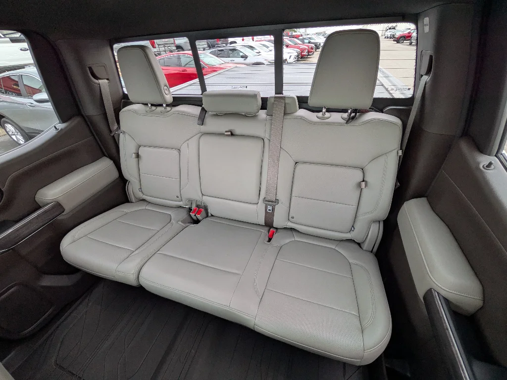 Used 2022 Summit White Chevrolet LTZ image 17