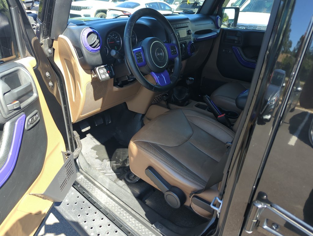 Used 2015 Black Jeep Unlimited Sahara image 11