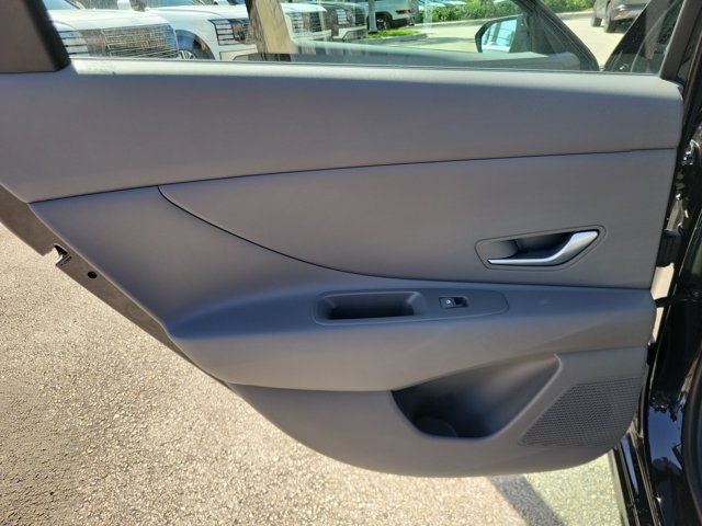2026 Hyundai Elantra SE - Photo 9