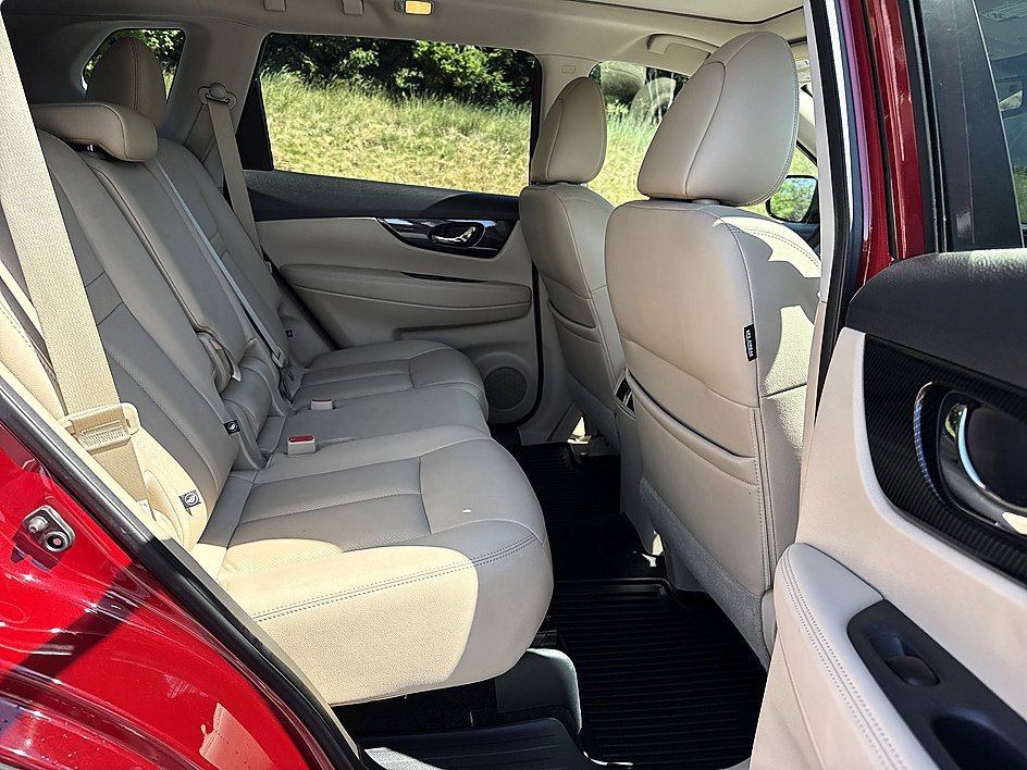 Used 2017 Palatial Ruby Nissan SL image 22