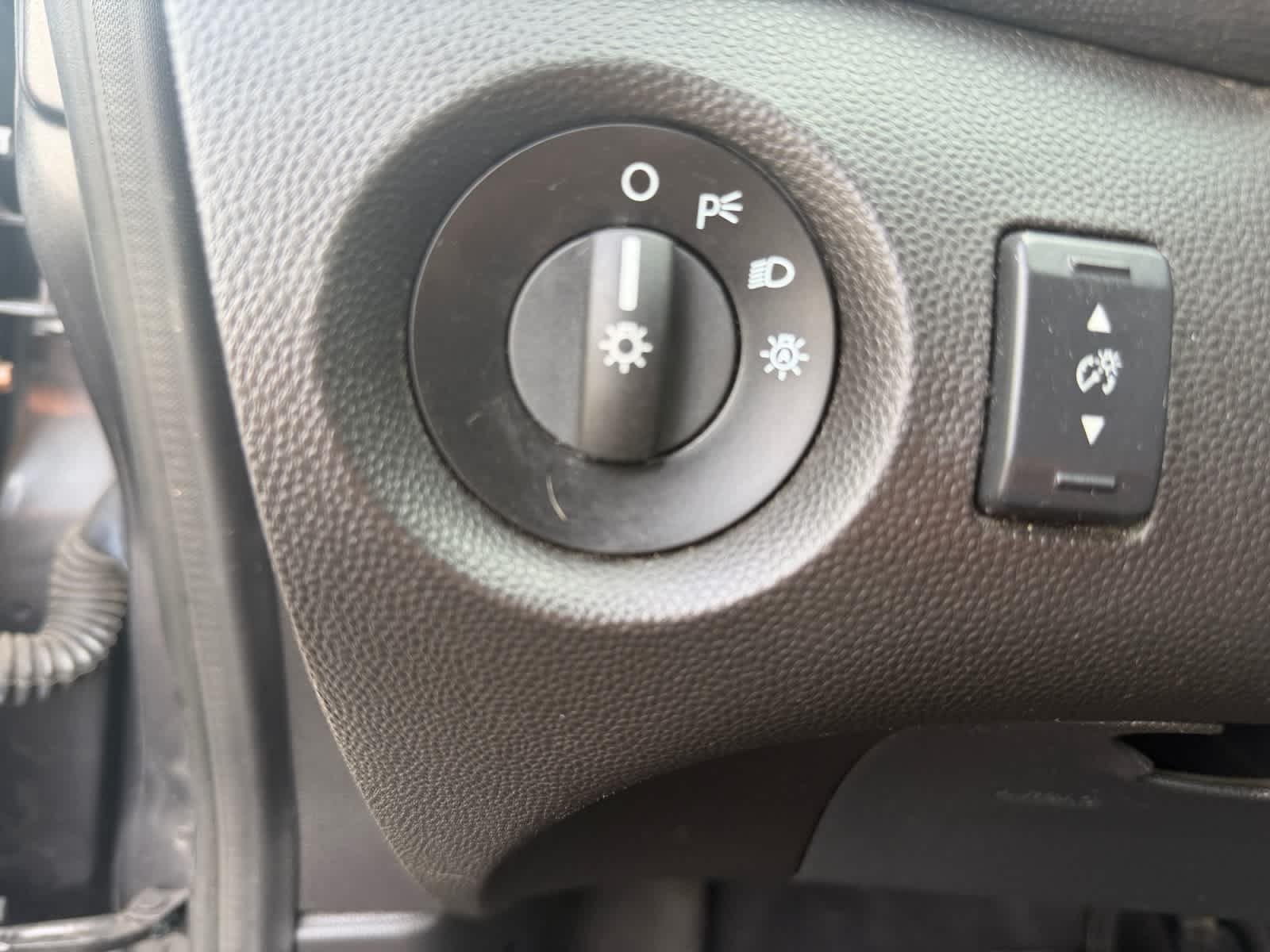 Used 2019 Magnetic Metallic Ford SE image 18
