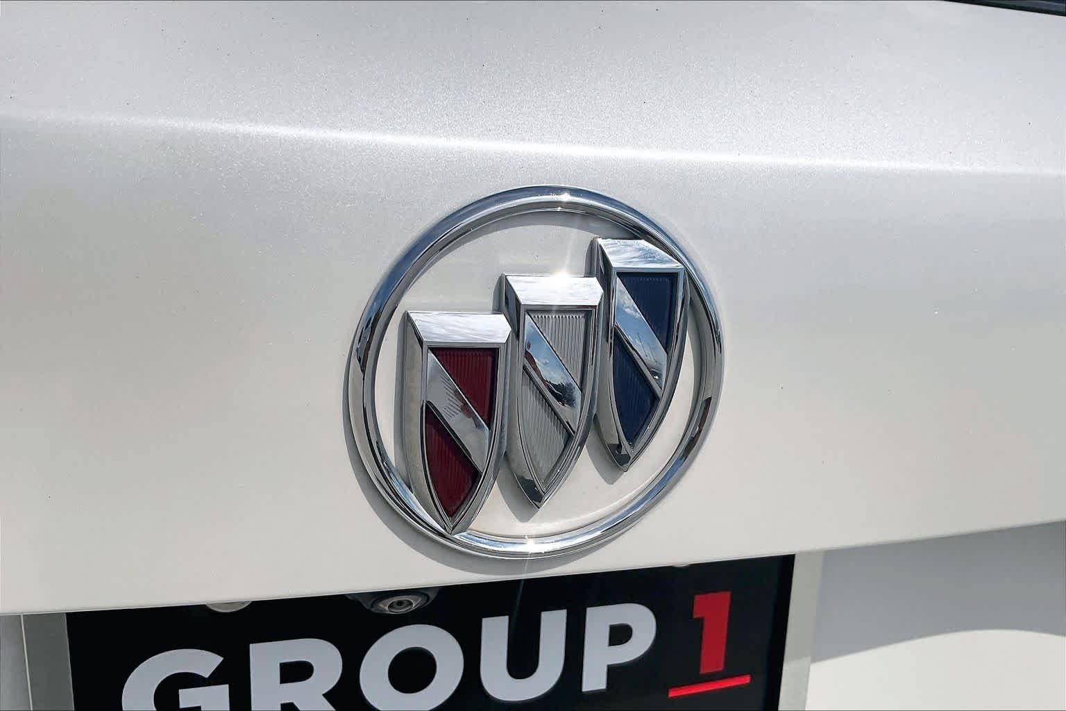 Used 2023 White Frost Tricoat Buick Essence image 60