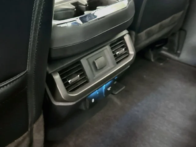 Used 2025 White Metallic Ford Lariat image 27