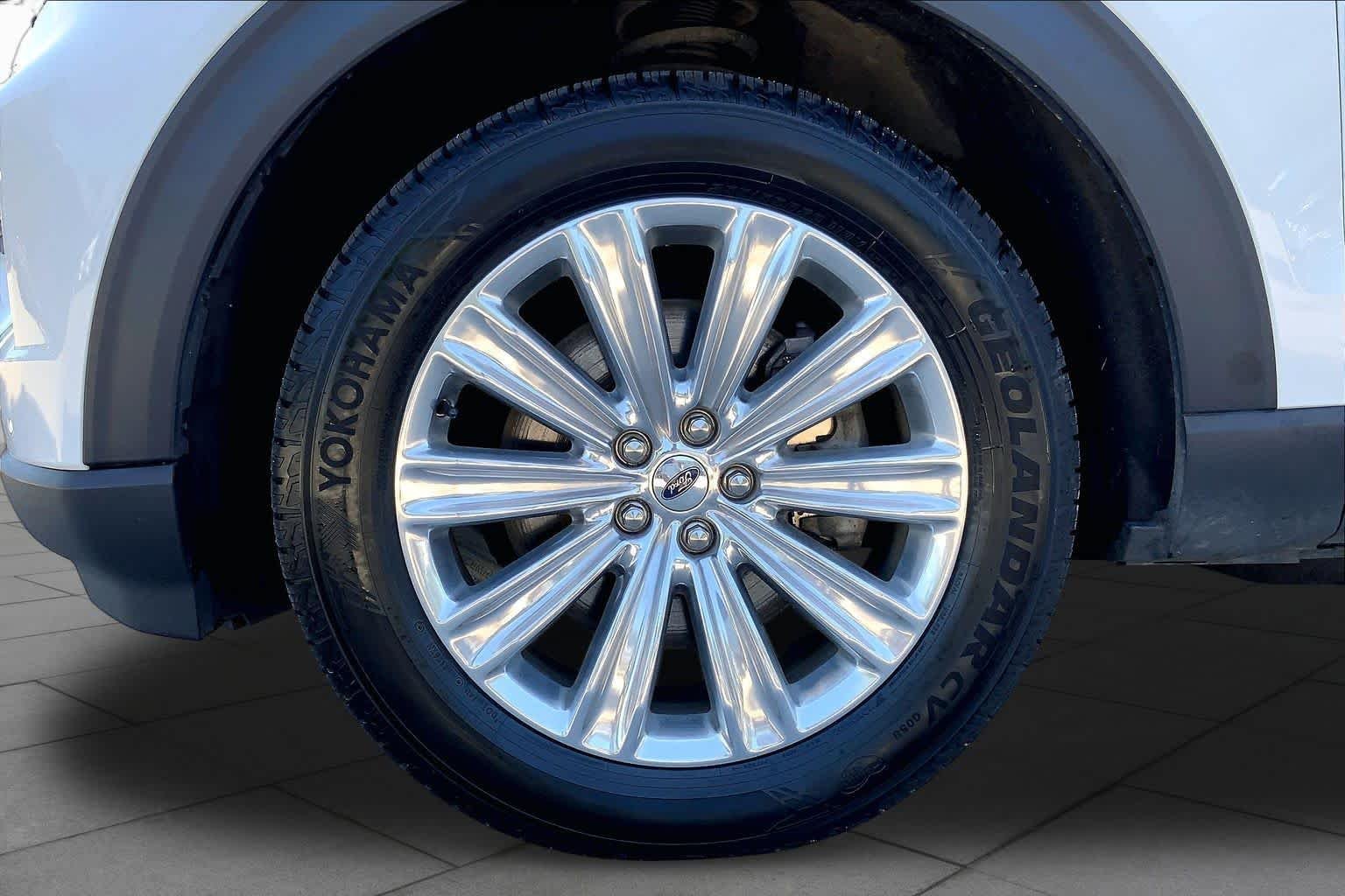 Used 2023 Star White Metallic Tri-Coat Ford Limited image 11
