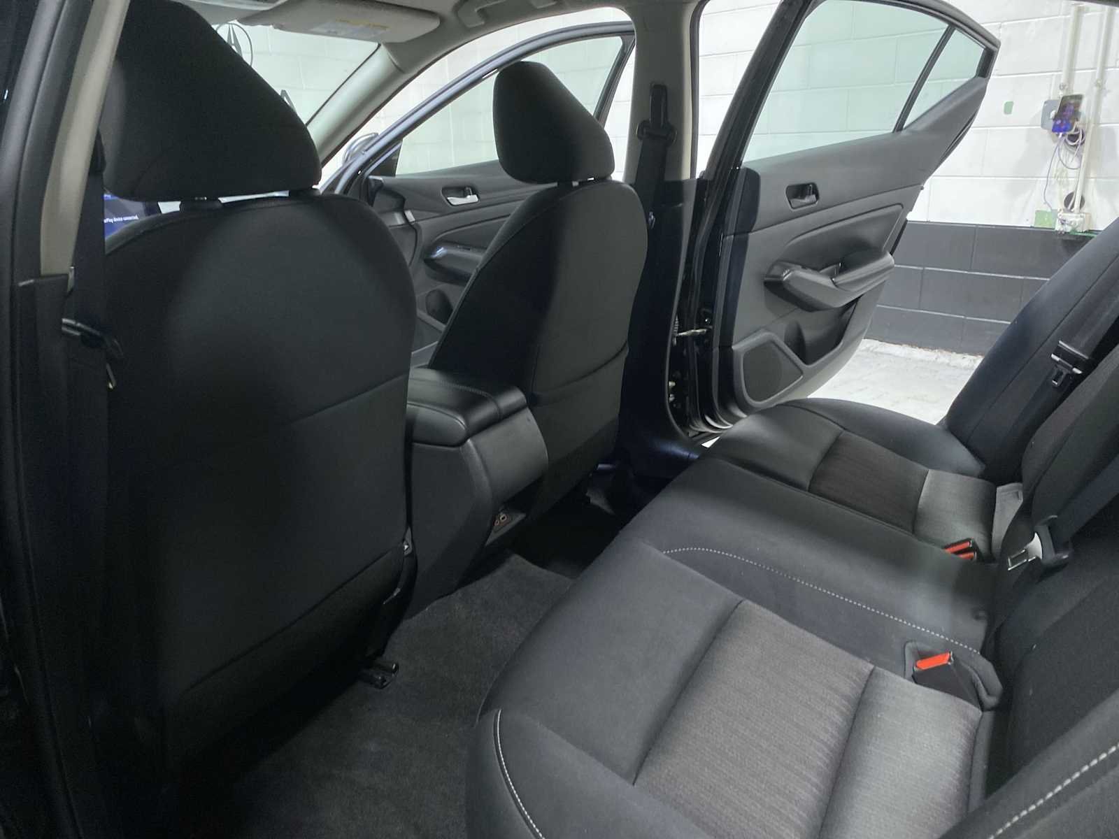 Used 2024 Super Black Nissan 2.5 SV image 12