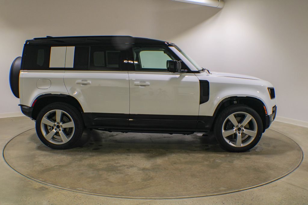 New 2026 Fuji White Land Rover X-Dynamic SE image 7