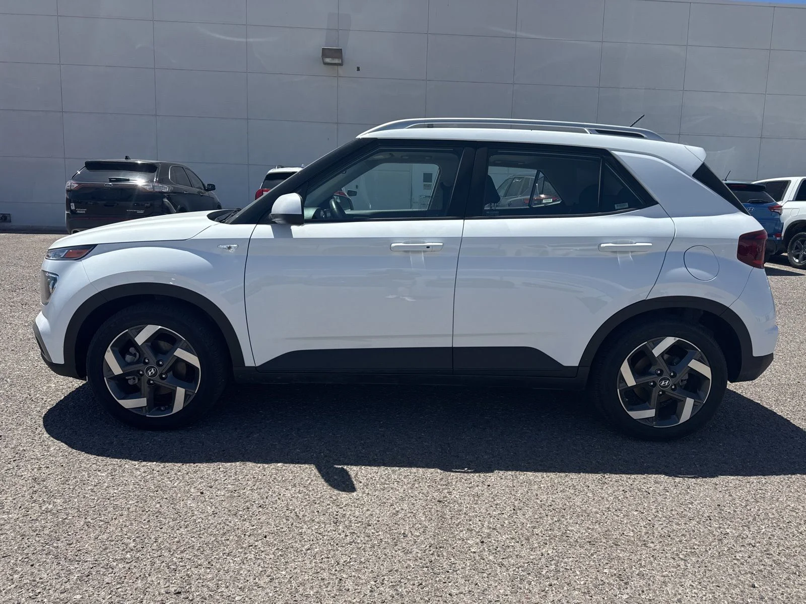2025 Hyundai Venue SEL - Photo 2