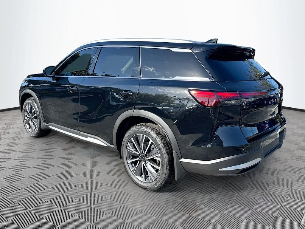Certified Used 2026 Black INFINITI LUXE image 7