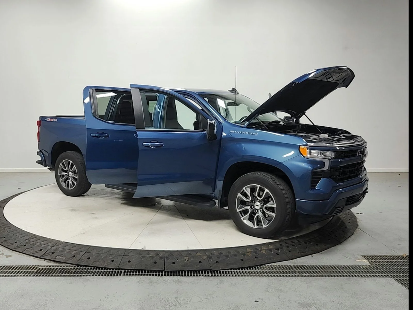 Used 2024 Blue Chevrolet RST image 10